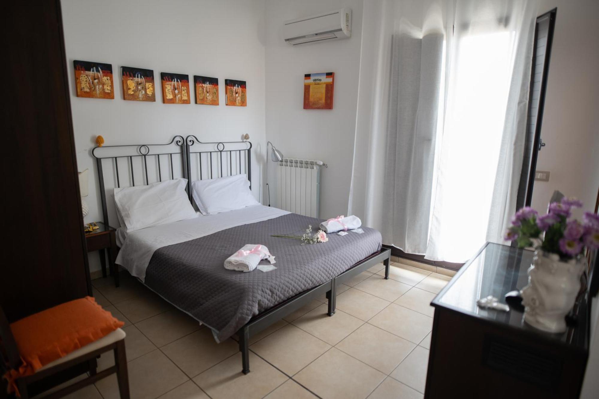 B&B Regina Carolina Caltagirone Bagian luar foto
