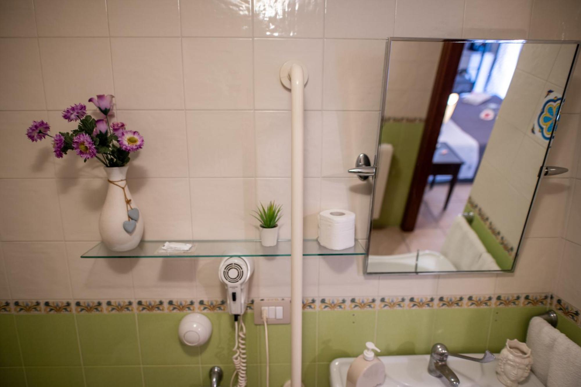 B&B Regina Carolina Caltagirone Bagian luar foto