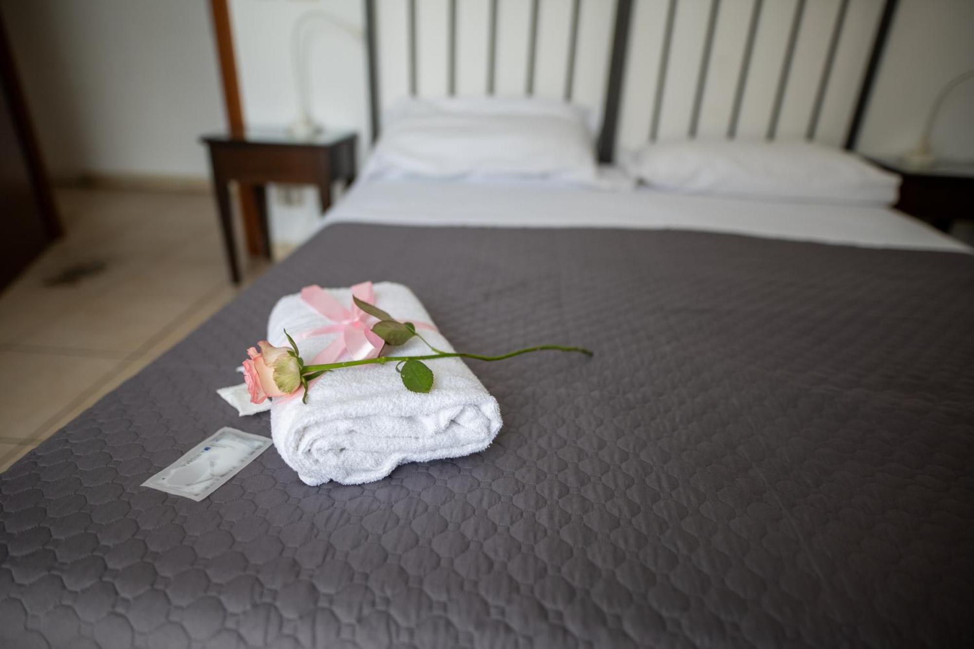 B&B Regina Carolina Caltagirone Bagian luar foto
