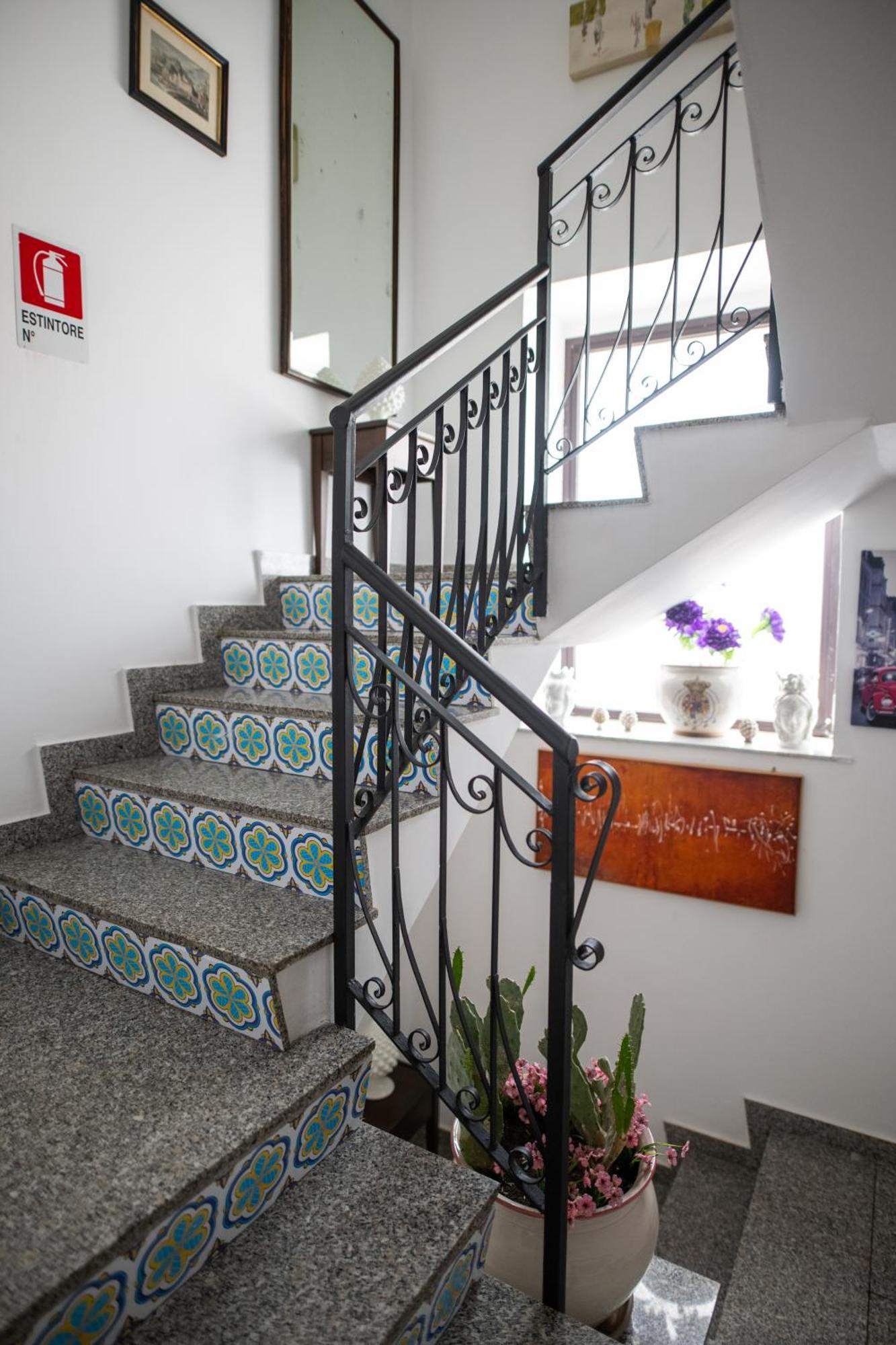 B&B Regina Carolina Caltagirone Bagian luar foto