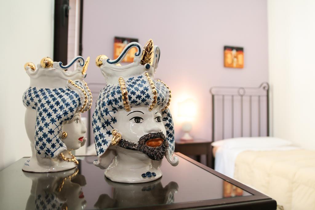 B&B Regina Carolina Caltagirone Bagian luar foto