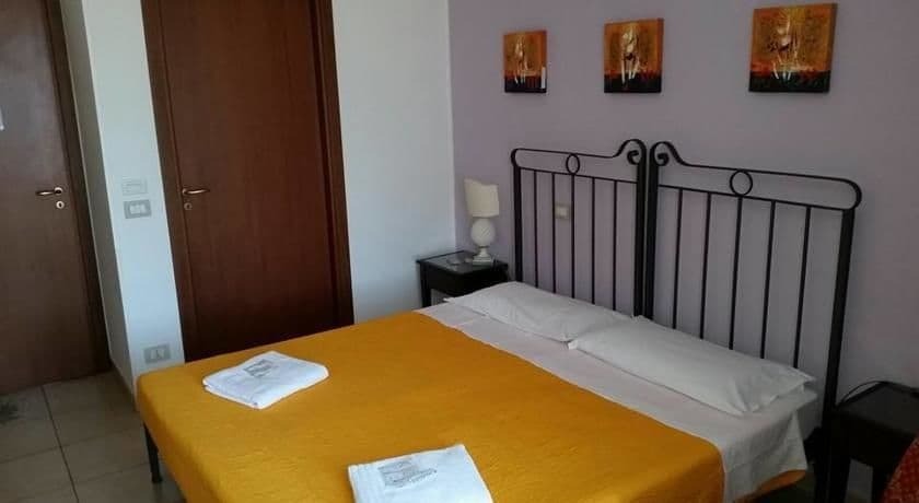 B&B Regina Carolina Caltagirone Bagian luar foto